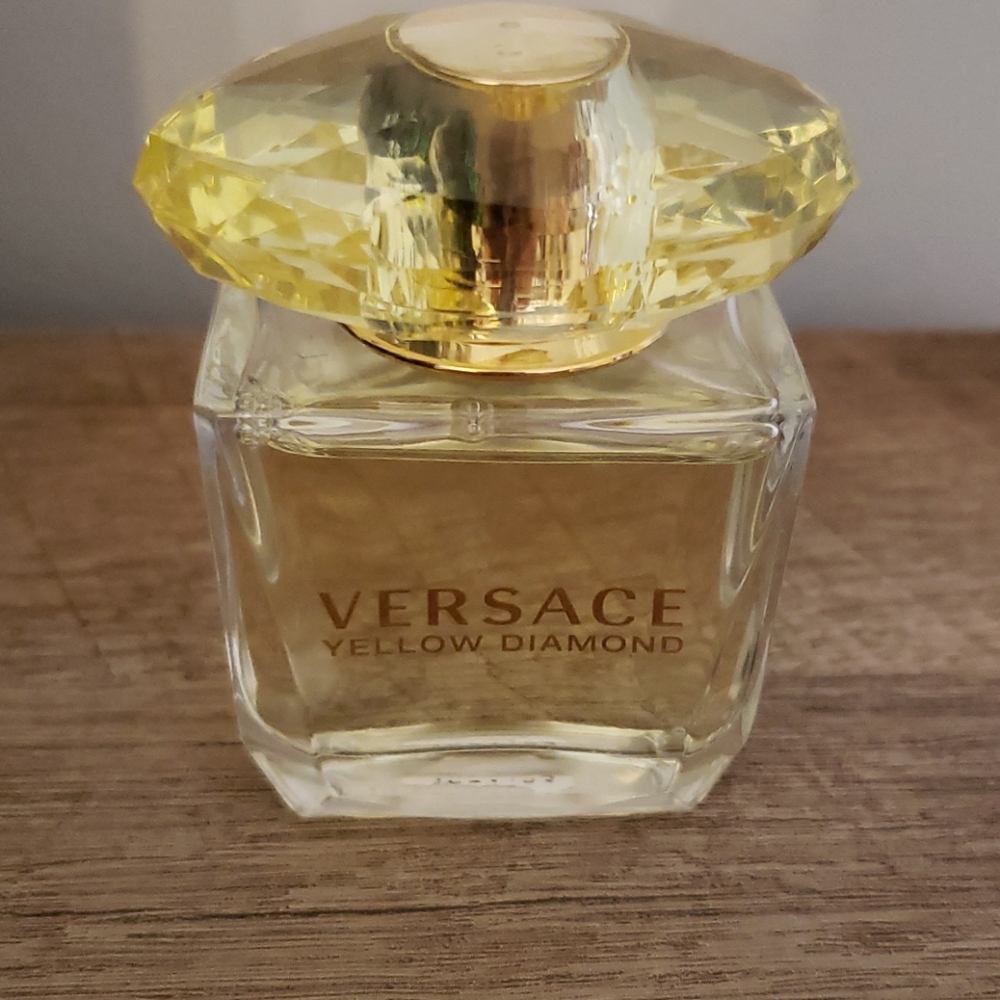 Versace yellow diamond